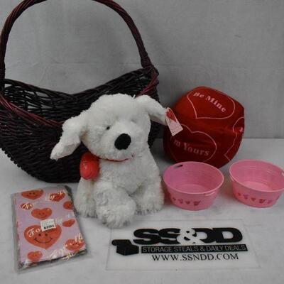 6 pc Valentine's Day: Basket with Stuffed Animals & Gift Bags