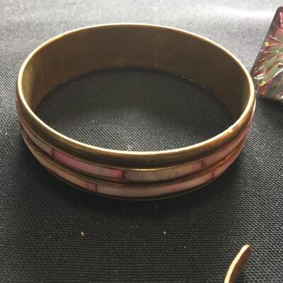 4pc Costume Jewelry Bracelet Collection. LOT 20