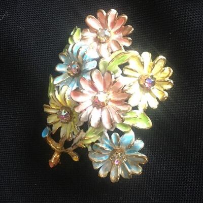 5pc Vintage Jewelry Lot with Brooch and Bracelet Mix. LOT 22 