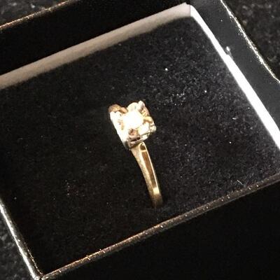 14k Gold Solitaire Diamond Engagement Ring Size 5.5. LOT 27