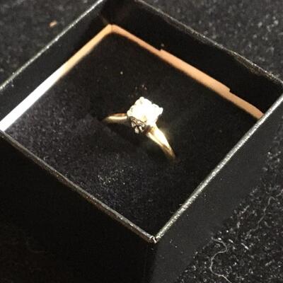 14k Gold Solitaire Diamond Engagement Ring Size 5.5. LOT 27