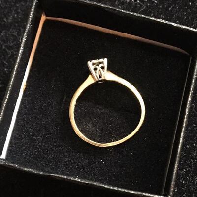 14k Gold Solitaire Diamond Engagement Ring Size 5.5. LOT 27