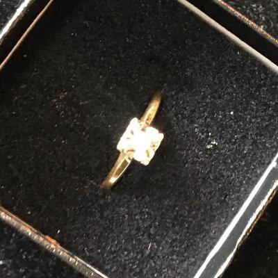 14k Gold Solitaire Diamond Engagement Ring Size 5.5. LOT 27