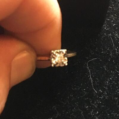 14k Gold Solitaire Diamond Engagement Ring Size 5.5. LOT 27