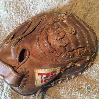 TAG Collegiate Antique Glove TBG 410S. LOT 42