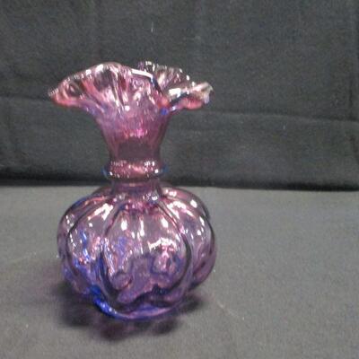 Lot 31 - Small Fenton Purple Melon Shaped Glass Vase 5