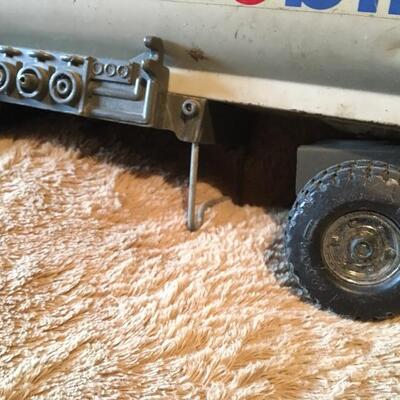 MOBIL Oil ERTL Vintage Metal Truck. LOT 45