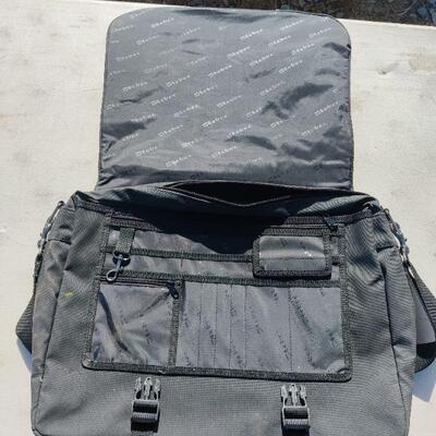 Laptop carry case