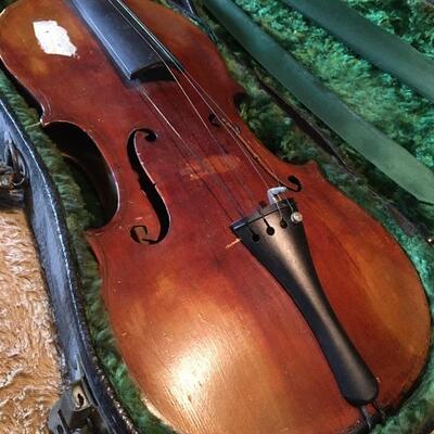 Antique 4/4 Violin and Case. Single piece back.   LOT 56
