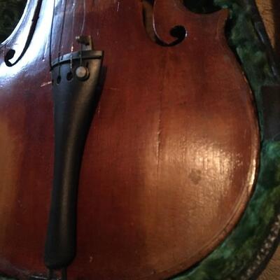 Antique 4/4 Violin and Case. Single piece back.   LOT 56