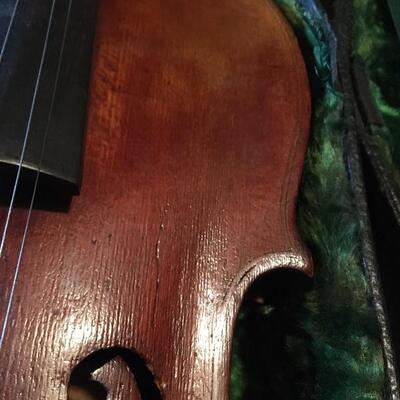 Antique 4/4 Violin and Case. Single piece back.   LOT 56