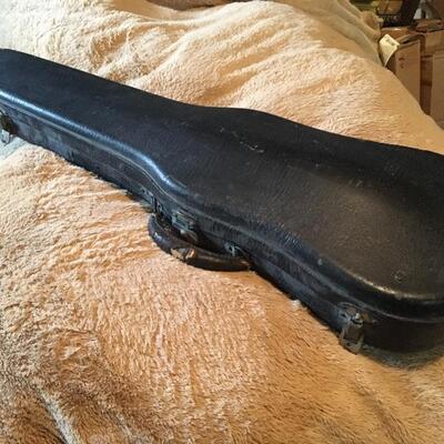 Antique 4/4 Violin and Case. Single piece back.   LOT 56