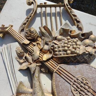 Decorative music wall hanger