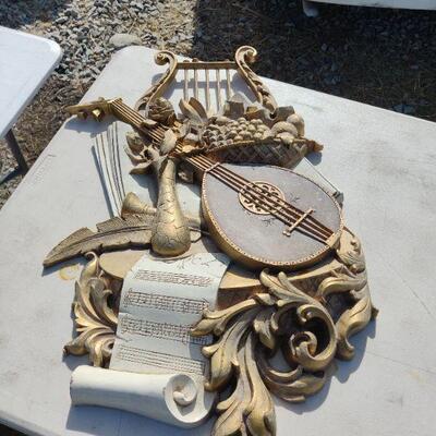 Decorative music wall hanger