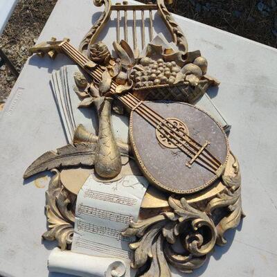 Decorative music wall hanger