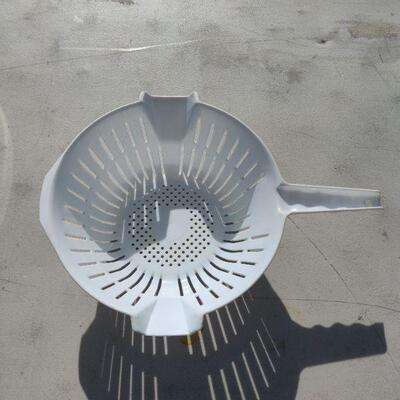 Noodle strainer
