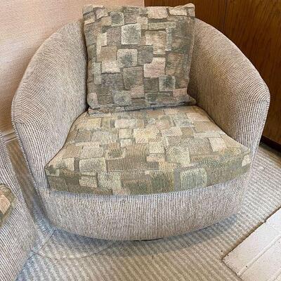 (Pair) Milo Baughman for Thayer Coggin â€œRoxy-Oâ€ Barrel Swivel Chairs
