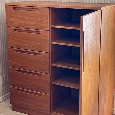 Danish Modern Teak 5-Drawer Dresser/Wardrobe Chest