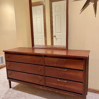 Stanley Furniture (USA) Mid Century Modern 6-Drawer Dresser w/ Mirror