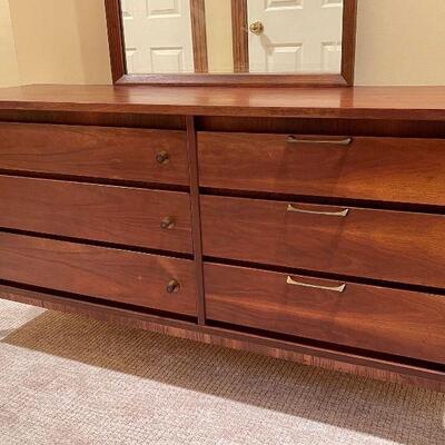 Stanley Furniture (USA) Mid Century Modern 6-Drawer Dresser w/ Mirror