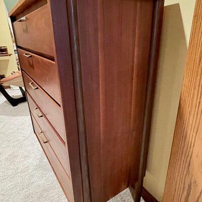 Stanley Furniture (USA) Mid Century Modern Chest of Drawers