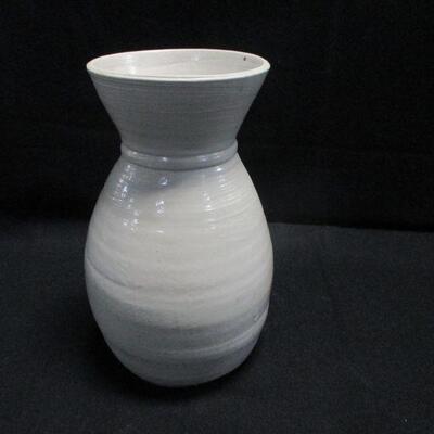 Lot 37 - Williamsburg V.A. Pottery Vase