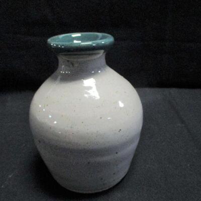 Lot 39 - Small Vase Pottery Great Bay Rey NH