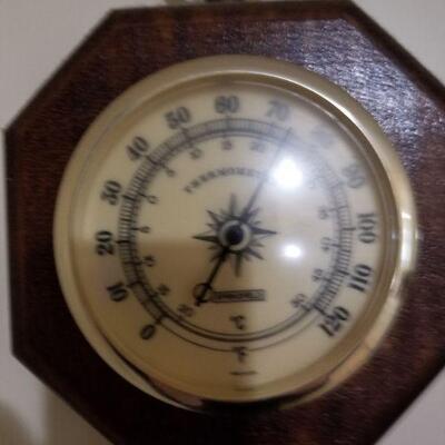 Thermometer,  barometer,  humidity 