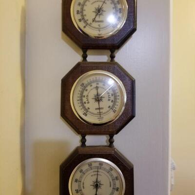 Thermometer,  barometer,  humidity 
