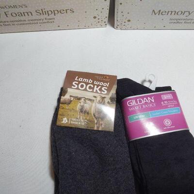 97- Bedroom Slippers & Socks