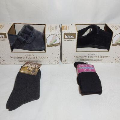 97- Bedroom Slippers & Socks