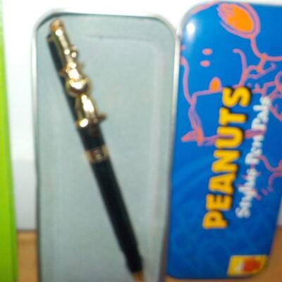 " Vintage Peanuts Stylus Pen Pals" and Snoopy Book. 