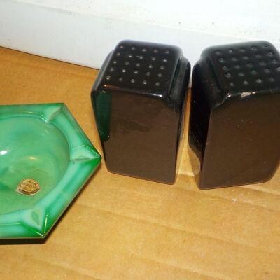 Vintage Salt and Pepper shaker 1950's, Bohemian ash tray.