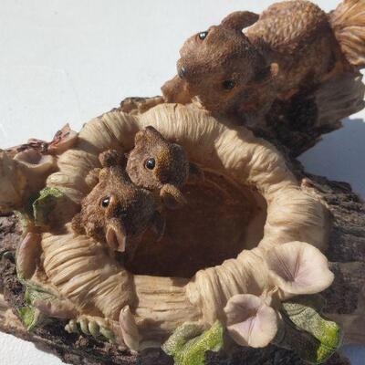 Composite wall hanger squirrels