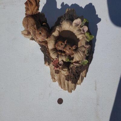 Composite wall hanger squirrels