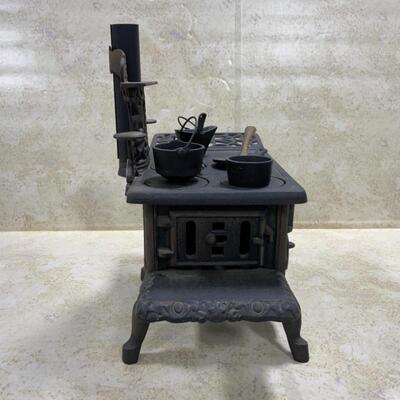 -190- VINTAGE | Cast Iron Crescent Stove | Toy | Salesmanâ€™s Sample