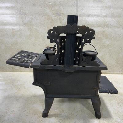 -190- VINTAGE | Cast Iron Crescent Stove | Toy | Salesmanâ€™s Sample
