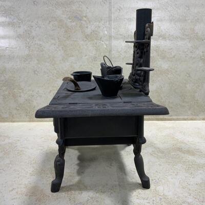 -190- VINTAGE | Cast Iron Crescent Stove | Toy | Salesmanâ€™s Sample