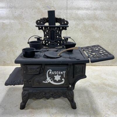 -190- VINTAGE | Cast Iron Crescent Stove | Toy | Salesmanâ€™s Sample