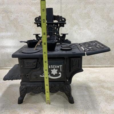 -190- VINTAGE | Cast Iron Crescent Stove | Toy | Salesmanâ€™s Sample