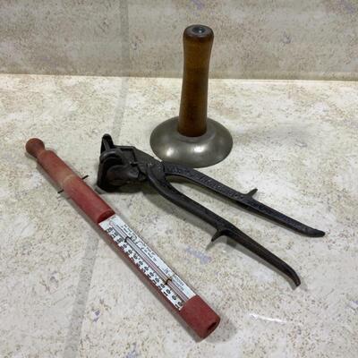 -196- Farm Tools | Brooder Thermometer | Snout Clipper