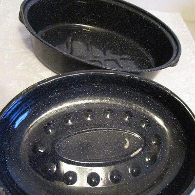 #13 Roaster Pan with Lid, Black with White Specks