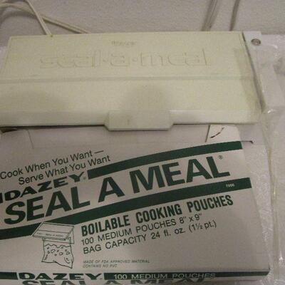 #15 Vintage Dazey Seal a Meal with bags, Works well.