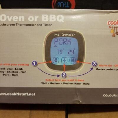 Smart meat thermometer with touchscreen and timer