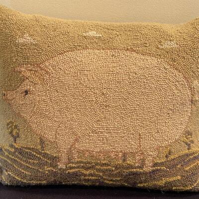 #40 Pig Pillow 