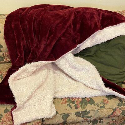 #87 Life Comfort Velour Throw Deep Red Color