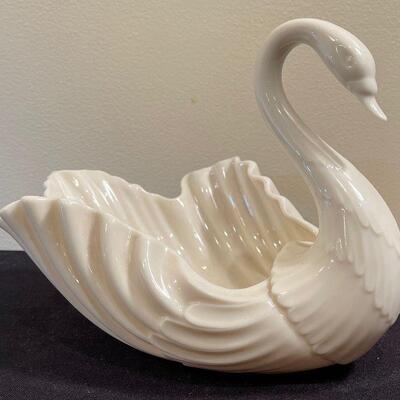 #128 Lenox Swan Dish 