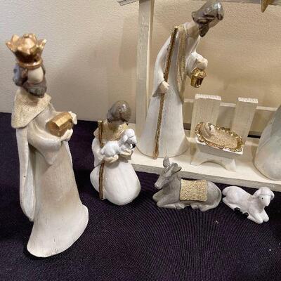 #174 MOST HEAVENLY Manger Scene with Baby Jesus