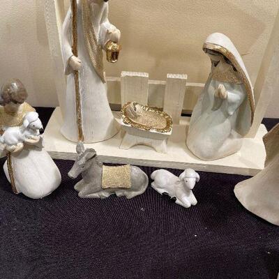 #174 MOST HEAVENLY Manger Scene with Baby Jesus