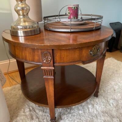 Beautiful round maple antique side table 